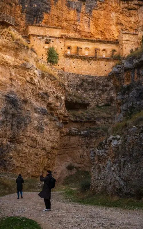 La visita a la Ermita es obligada en cualquier estancia de Semana Santa en el Balneario de la Virgen