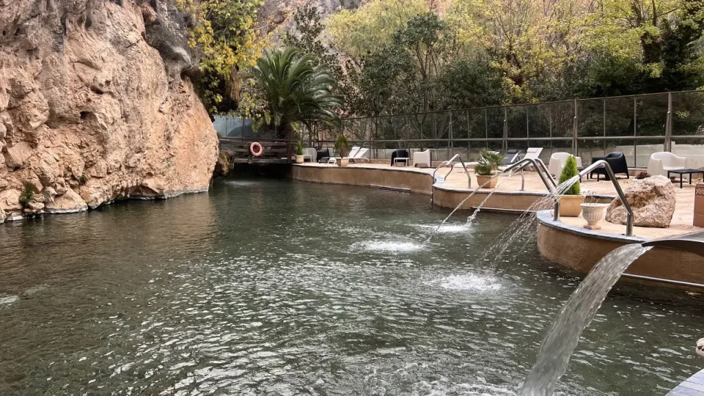 El lago termal se encuentra en los orígenes de la historia del Balneario de la Virgen